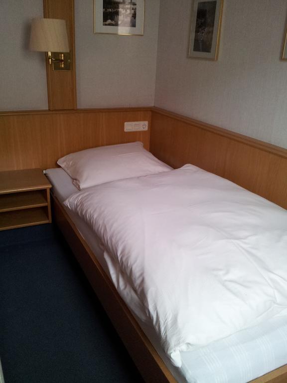 Zur Frischen Quelle Hotel Oberasbach Szoba fotó